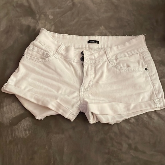 White Rue21 Jean shorts. - Picture 1 of 1